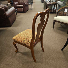 Load image into Gallery viewer, Set of 4 Queen Anne Dining Chairs