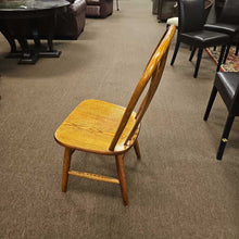 Load image into Gallery viewer, Round Oak Table w/ Leaf and 4 Slat Back Chairs