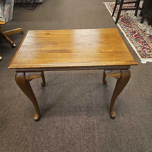 Load image into Gallery viewer, Queen Anne Oak End Table w/Sliding Shelves