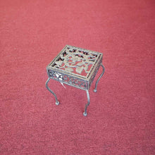 Load image into Gallery viewer, Metal Plant Stand