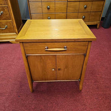 Load image into Gallery viewer, Henredon Walnut MCM Nighstand w/1 Drawer/2 Doors