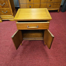Load image into Gallery viewer, Henredon Walnut MCM Nighstand w/1 Drawer/2 Doors