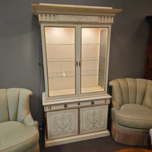 Load image into Gallery viewer, Karges Louis XV Style China Hutch