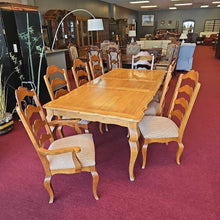 Load image into Gallery viewer, Ethan Allen Table w/8 Chairs &amp; 2 Leaves
