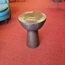 Load image into Gallery viewer, Round Metal Accent Table