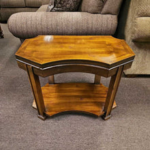 Load image into Gallery viewer, Heavy Wood End Table