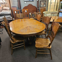 Load image into Gallery viewer, Round Oak Table w/1 Leaf &amp; 6 Chairs