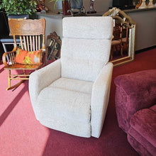Load image into Gallery viewer, La-Z-Boy Recliner