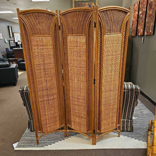 Load image into Gallery viewer, Wood Screen w/Rattan