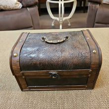 Load image into Gallery viewer, Small Wood Chest
