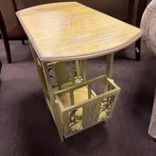 Load image into Gallery viewer, Drop Leaf Side Table