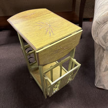 Load image into Gallery viewer, Drop Leaf Side Table