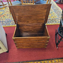 Load image into Gallery viewer, Wood Chest