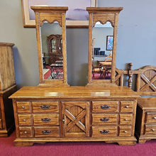 Load image into Gallery viewer, Thomasville Dresser w/Two Mirrors