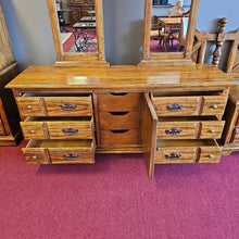Load image into Gallery viewer, Thomasville Dresser w/Two Mirrors