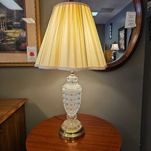 Load image into Gallery viewer, Glass Base Table Lamp