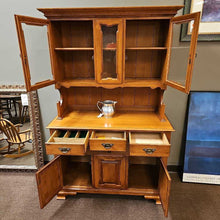 Load image into Gallery viewer, Young Republic Hutch